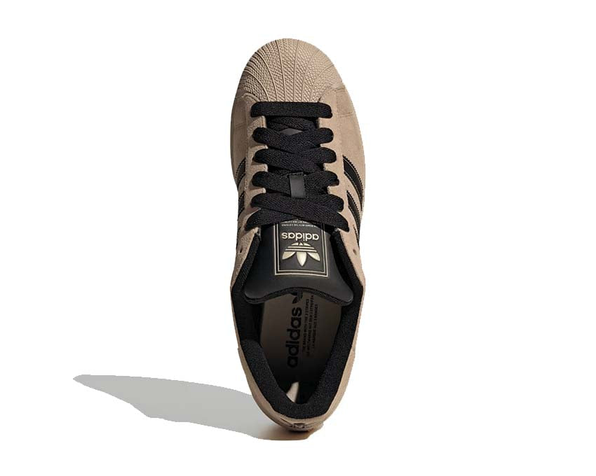 Scarpe da ginnastica in pelle color cachi pietra con design iconico a conchiglia